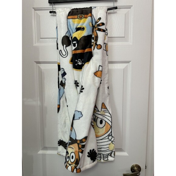 Bluey HALLOWEEN Plush Throw Blanket Mummy Pumpkin Pirate 50" x 70" NEW - Picture 3 of 3